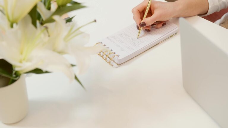 How to Start a Gratitude Journal for a Happier Life